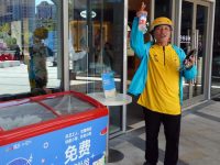 上海一商場外,一個無人值守冰箱三年來經歷的“冷與暖” 上海一商場外,一個無人值守冰箱三年來經歷的“冷與暖”