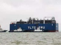 十個籃球場大的半潛式“巨無霸”出沒長江口