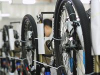 說“兩輪經濟”如今火得不行,可這家上海百年老字號為今天苦干了10年…… 說“兩輪經濟”如今火得不行,可這家上海百年老字號為今天苦干了10年……