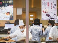 上海這家老字號的鮮肉月餅只賣5塊錢一只,有人卻說這是“奢侈品”…… 上海這家老字號的鮮肉月餅只賣5塊錢一只,有人卻說這是“奢侈品”……