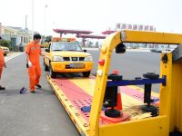 車一旦拋錨，高速公路拖車報價為啥是普通路面的2倍？代表建議減免清障牽引費