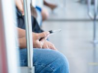 上海地鐵明起禁止電子設備聲音外放,不少網友點贊,不過有一點擔憂…… 上海地鐵明起禁止電子設備聲音外放,不少網友點贊,不過有一點擔憂……