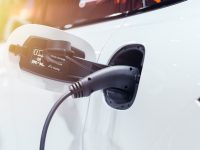 2023年起上海不再為插電式混合動力汽車發放免費牌照,原因是…… 2023年起上海不再為插電式混合動力汽車發放免費牌照,原因是……