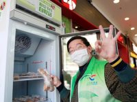 肯德基原味雞、辣雞翅、黃金雞塊、華夫、可頌隨便取？這臺公益冰箱夠溫暖