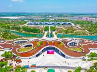 花博園7萬棵樹、1千種花展示“綠樹成蔭，百花齊放”，每200米就有餐飲點