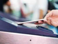 通行全國300余城地鐵公交,ApplePay支持上海交通卡·全國交聯版 通行全國300余城地鐵公交,ApplePay支持上海交通卡·全國交聯版