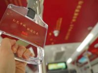 坐71路喜迎“七一”，兩輛紅色主題專列和3座紅色主題站臺等你來簽到