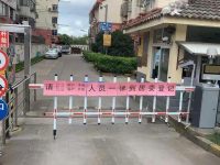 街道領導暗訪小區，專看大門？居委會太熱鬧，不得不在門口設攤咨詢…為啥？