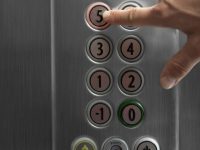 上海加裝電梯碰到“錢”的問題,他們一起出手了 上海加裝電梯碰到“錢”的問題,他們一起出手了