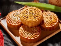 今天,加起來400多歲的兩家月餅“頂流”首次宣布“合流”,說明了什么? 今天,加起來400多歲的兩家月餅“頂流”首次宣布“合流”,說明了什么?