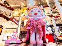 上海南京路商圈又有了新玩法，快來和“泡泡瑪特”拍照