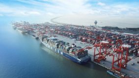 歐美港口史詩級擁堵，上海港卻秩序井然，難怪美國要學中國