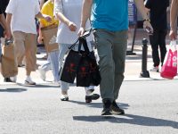 國慶大家有多能花?銀聯網絡交易2.72萬億元,日均交易筆數同比增長超3成 國慶大家有多能花?銀聯網絡交易2.72萬億元,日均交易筆數同比增長超3成