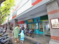 飯店變身“編外”老年食堂，大城市街區怎樣用好一條街上的鄰居？