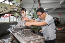 初中學歷的他成為發明大王，化“不可能”為“可能”