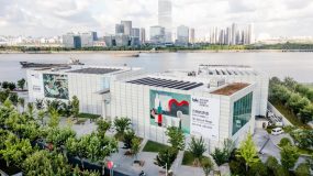 矗立在天水之間，這座位于徐匯濱江的美術館因藝術而生