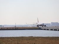 虹橋機場7成落地航班不再擋起飛跑道，國內機場首套跑道端繞滑道系統投用