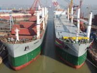 運力緊張,世界最大重吊船泰興輪及時入列,載運量較市場主流船型提升近一倍 運力緊張,世界最大重吊船泰興輪及時入列,載運量較市場主流船型提升近一倍