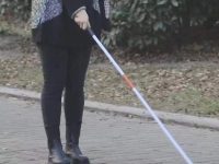 檢察官蒙眼體驗盲道通行，用公益訴訟守護盲道暢通