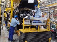 “生產節奏恢復了,大家伙心里就踏實了”,上汽臨港工廠開啟雙班壓力測試 “生產節奏恢復了,大家伙心里就踏實了”,上汽臨港工廠開啟雙班壓力測試