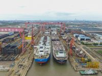 一船交付、兩船出塢，上海外高橋造船一天完成三大生產節點