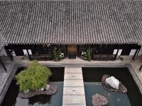 上海這家咖啡餐飲品牌店深耕郊區，人們驅車五六十公里去排隊，為何那么火