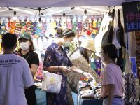 秋風送爽，上海“首爾夜市”人氣旺……