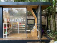 上海新華路新開了一家“玩具交換屋”，店長都是小朋友