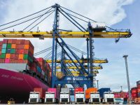 《流浪地球2》里的無人駕駛卡車,是上海“智造”,現已落地全球多個國家 《流浪地球2》里的無人駕駛卡車,是上海“智造”,現已落地全球多個國家