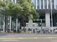 世博總部企業樓下新增的一路公交，為何成為城市治理的一根引線？