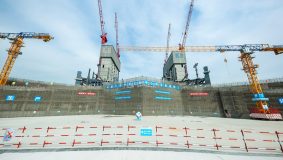 200米高核心筒預計9月建成！上海在建的湖畔摩天雙子塔樓進展迅速