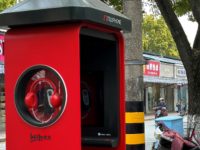 上海街頭公用電話亭升級了?寶山首個“Hello老友亭”亮相,功能真不少 上海街頭公用電話亭升級了?寶山首個“Hello老友亭”亮相,功能真不少