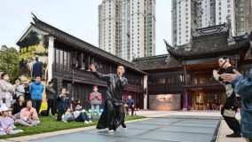 上海新地標打造體驗新場景，天后宮演戲，蘇河灣中心聊戲