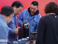 在金山石化街道,新老勞模攜手成立聯盟,并有了自己的“創新小樓” 在金山石化街道,新老勞模攜手成立聯盟,并有了自己的“創新小樓”