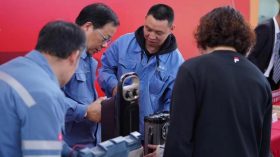 在金山石化街道，新老勞模攜手成立聯盟，并有了自己的“創新小樓”