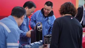 在金山石化街道，新老勞模攜手成立聯盟，并有了自己的“創新小樓”