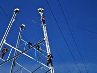 國內罕見！跨越兩條運行鐵路，滬蘇湖高鐵電力線路遷改工程正式竣工送電