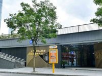 黃浦江堤壩下的“閑置空間”還能這么利用！這條百米長巷成白領休憩港灣