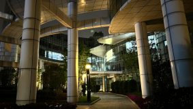 這個大學邊的創新基地何以越夜越精彩 |夜訪上海科創園區 這個大學邊的創新基地何以越夜越精彩 |夜訪上海科創園區