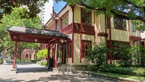 最高法院副院長、中國僑聯副主席為華東政法大學這個基地揭牌 最高法院副院長、中國僑聯副主席為華東政法大學這個基地揭牌