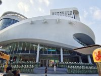 上海影城破“階”，市中心的公共空間這樣“擠出來”