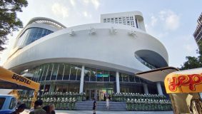 上海影城破“階”，市中心的公共空間這樣“擠出來”