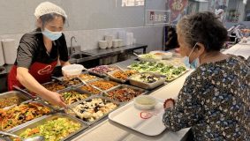 上海這個鎮助老餐“市面”越做越大,形成三級網絡,百姓家門口享實惠 上海這個鎮助老餐“市面”越做越大,形成三級網絡,百姓家門口享實惠