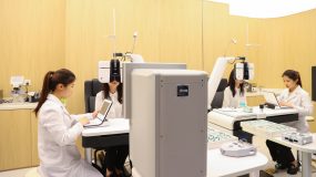 曾經動輒上萬元的進口人工晶狀體,在上海松江這家企業實現國產替代 曾經動輒上萬元的進口人工晶狀體,在上海松江這家企業實現國產替代