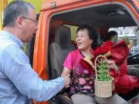 靜安區江寧路街道76街坊舊改居民搬場，居民與單位簽約率均實現100%