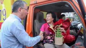 靜安區江寧路街道76街坊舊改居民搬場，居民與單位簽約率均實現100%