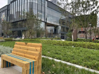 城市街區更有暖意，這個街道18處51把公共椅“上新”